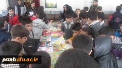 حضور دانش آموزان در سالن اکران فیلم جشنواره ی رشد