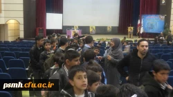 حضور دانش آموزان در سالن اکران فیلم جشنواره ی رشد