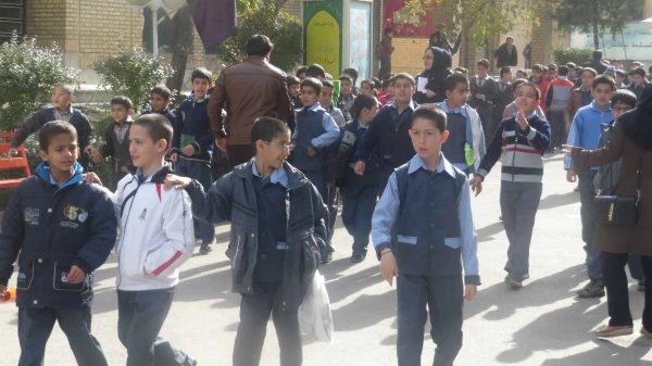 حضور دانش آموزان در سالن اکران فیلم جشنواره ی رشد