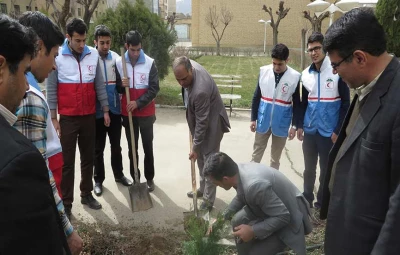 غرس نهال به مناسبت روز درختکاری