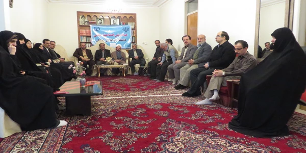 دیدار مسئولین و اعضای هیات علمی با خانواده شهید مقصودی
