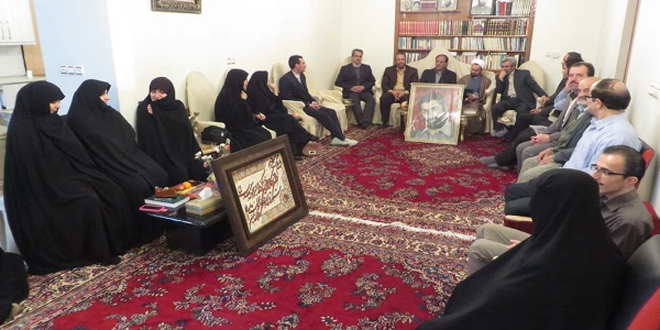 دیدار مسئولین و اعضای هیات علمی با خانواده شهید مقصودی