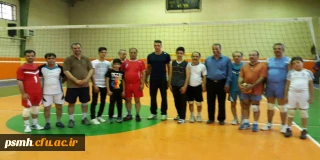 همزمان با حضورآقای آرمین تشکری  عضو تیم ملی والیبال جمهوری اسلامی ایران؛

دور جدید تمرینات تیم والیبال اعضای هیات علمی دانشگاه فرهنگیان همدان آغاز شد.