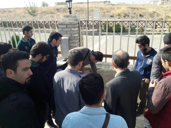 بازدید دانشجویان رشته ی زبان انگلیسی به همراه استاد علیرضایی