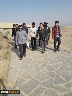 بازدید دانشجویان رشته ی زبان انگلیسی به همراه استاد علیرضایی