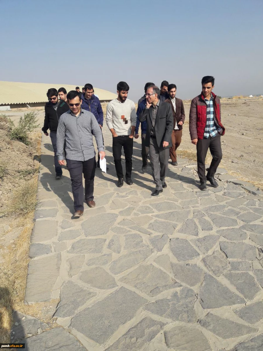 بازدید دانشجویان رشته ی زبان انگلیسی به همراه استاد علیرضایی