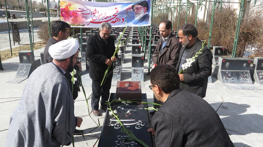 غبار روبی مزار شهید مقصودی و سایر شهدای والامقام انقلاب اسلامی همدان