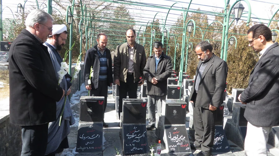 با حضور در گلزار بهشت همدان و در ششمین روز از دهه مبارک فجر انجام شد:

غبار روبی مزار شهید مقصودی و سایر شهدای والامقام انقلاب اسلامی همدان