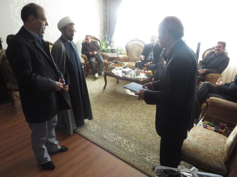 حضور در بیت استاد جانباز و ایثارگر و تجلیل از خدمات ارزنده ایشان در دهه مبارک فجر با حضور مسئولین دانشگاه فرهنگیان همدان