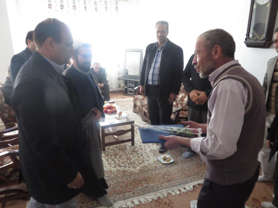 حضور در بیت همکار جانباز و تجلیل از این ایثارگر ارزشمند پردیس شهید مقصودی همدان با حضور مسئولین دانشگاه فرهنگیان همدان