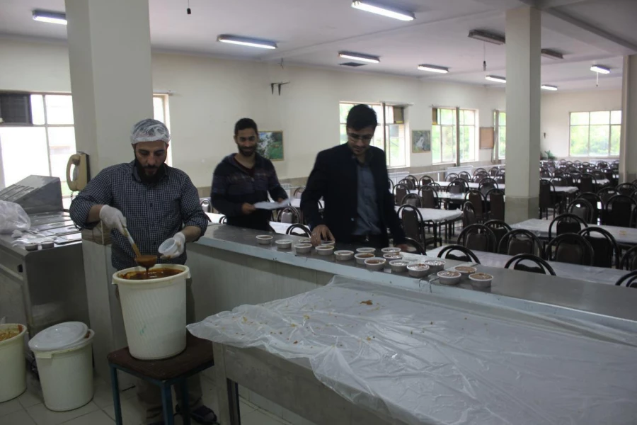 به مناسبت هفته سلامت، با شعار (ترویج سبک زندگی سالم) و در آستانه ی نیمه شعبان: توزیع میان وعده (کماج و سمنو) بین استادان، همکاران و دانشجویان پردیس شهید مقصودی همدان.