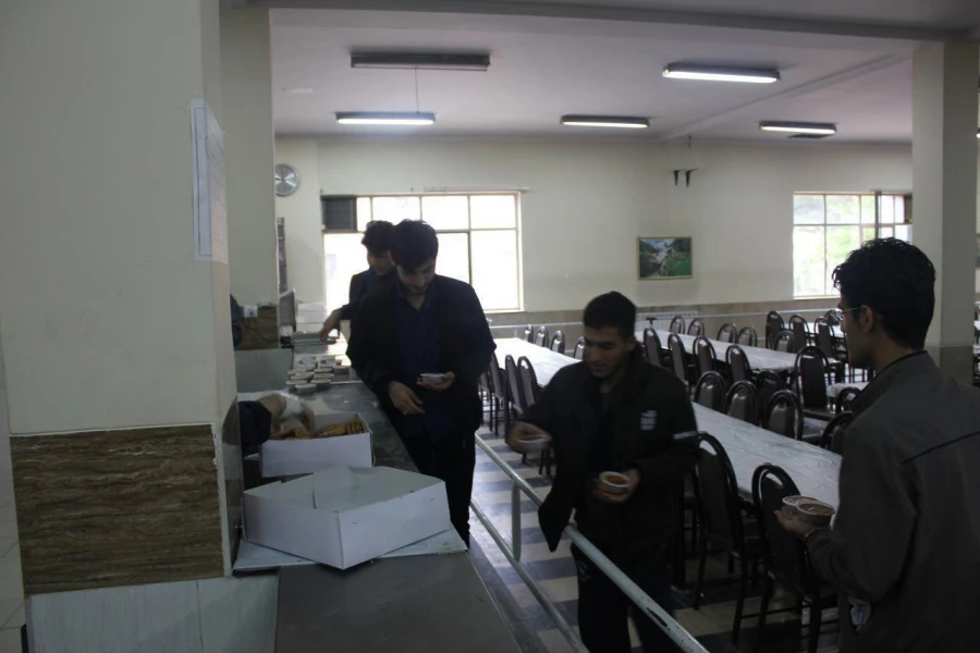 به مناسبت هفته سلامت، با شعار (ترویج سبک زندگی سالم) و در آستانه ی نیمه شعبان: توزیع میان وعده (کماج و سمنو) بین استادان، همکاران و دانشجویان پردیس شهید مقصودی همدان.