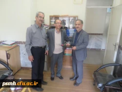 اهدا لوح سپاس و تقدیر از استادان جانباز دانشگاه فرهنگیان همدان.