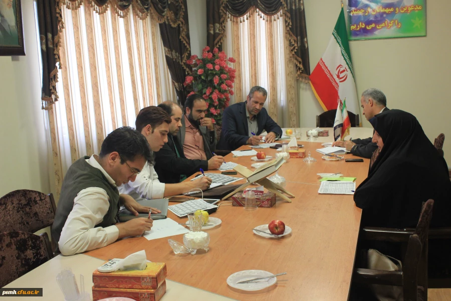 جلسه ی معاون هماهنگی استان با نمایندگان شورای صنفی رفاهی دانشجویی به منظور بررسی برنامه غذایی ماه مبارک رمضان - سه شنبه 97/02/25 - سالن جلسات ساختمان ریاست استان.