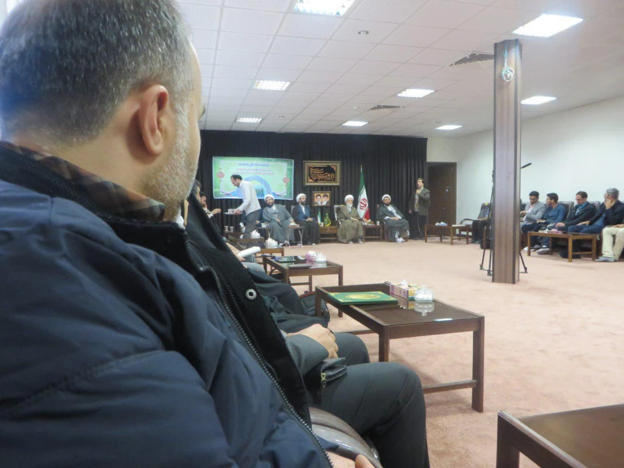 دیدار فعالان قرآنی دانشگاه ها با نماینده ی محترم ولی فقیه و امام جمعه ی همدان، آیت اله محمدی.