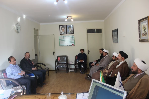 انعقاد تفاهم نامه و بررسی شیوه ها و نحوه برگزاری دوره های آموزشی مهدویت ویژه دانشجو معلمان