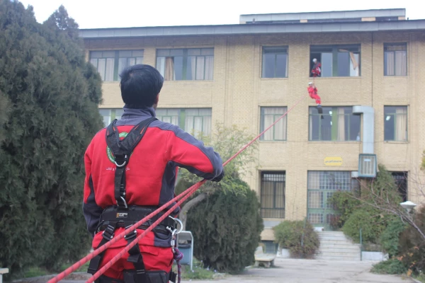 مانور آمادگی در برابر زلزله در دانشگاه فرهنگیان همدان برگزار شد