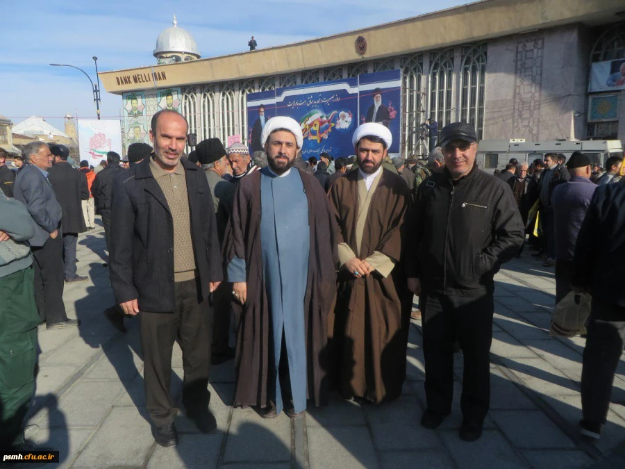 حضور مسئول دفتر نهاد نمایندگی مقام معظم رهبری در دانشگاه فرهنگیان همدان در معیت استادان و همکاران این دانشگاه همپای مردم ولایتمدار دارالمومنین در مراسم گرامیداشت حماسه 9 دی - میدان امام خمینی (ره)