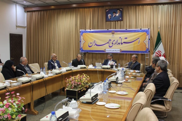 استاندار همدان در جلسه کمیته هیات امنا دانشگاه فرهنگیان استان:
هیات امنای استانی این دانشگاه نباید تشریفاتی باشد و همواره باید حضور موثری داشته باشیم