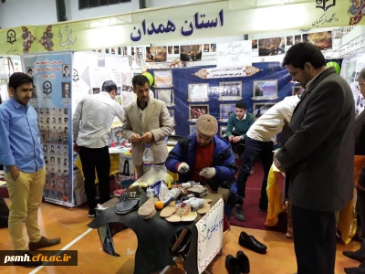 آماده سازی غرفه دانشگاه فرهنگیان همدان در چهارمین گردهمایی رویش در مشهد مقدس