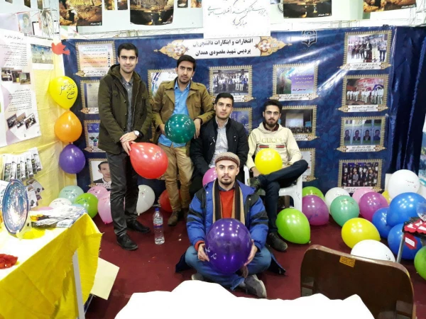 آماده سازی غرفه دانشگاه فرهنگیان همدان در چهارمین گردهمایی رویش در مشهد مقدس