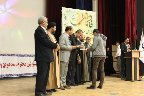 با حضور حجت الاسلام و المسلمین دادگر برگزار شد:

همایش قرآن و عترت با محوریت ولادت حضرت صدیقه طاهره (س) و حضرت امام (ره) بنیانگذار کبیر انقلاب اسلامی