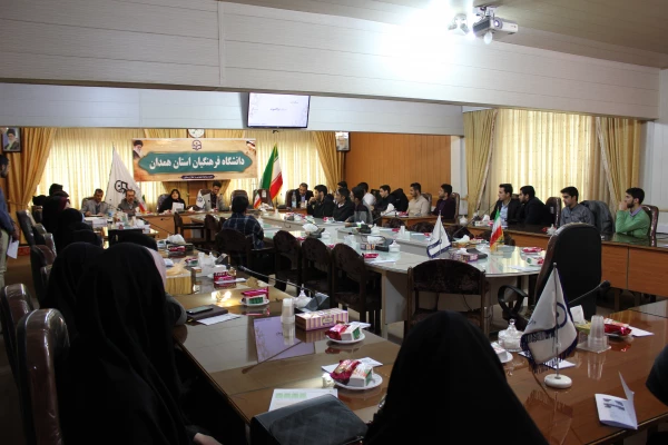 گردهمایی اعضای هیات علمی گروه زبان و ادبیات فارسی با دانشجو معلمان این رشته تحصیلی در سالن ملاصدرا