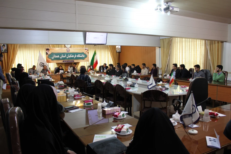 گردهمایی اعضای هیات علمی گروه زبان و ادبیات فارسی با دانشجو معلمان این رشته تحصیلی در سالن ملاصدرا