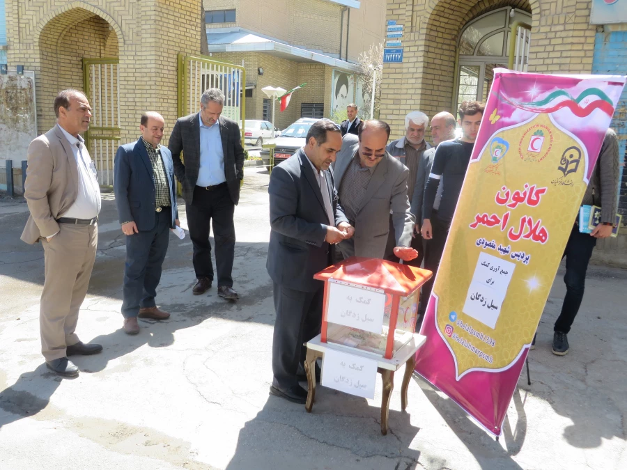 برپایی چادر کمک به سیل زدگان توسط کانون هلال احمر پردیس شهید مقصودی همدان