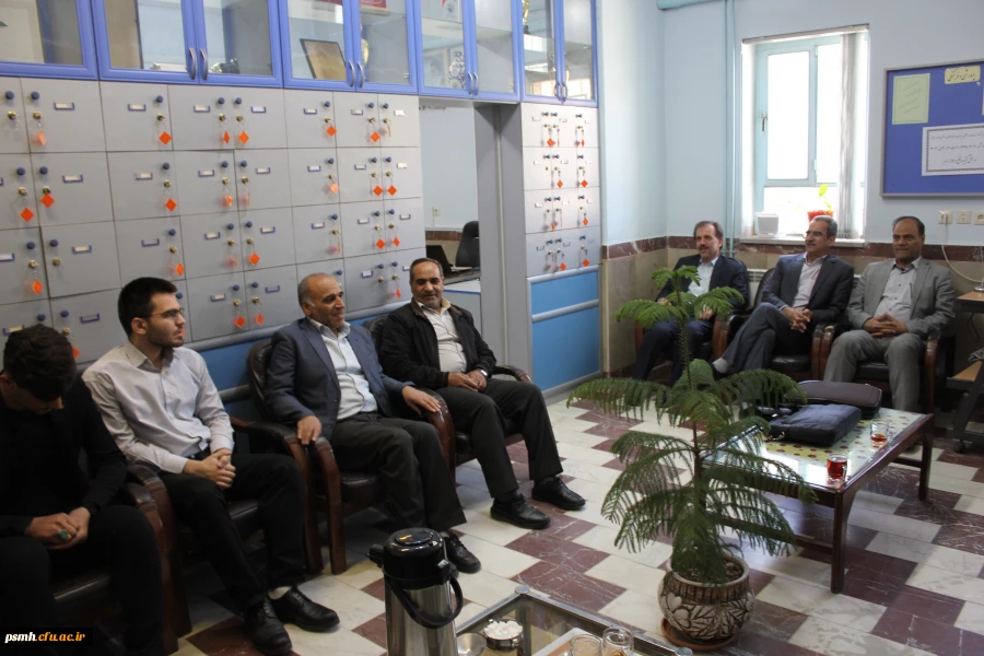 سرپرست دانشگاه فرهنگیان همدان در بازدید از مدارس مجری طرح کارورزی:
معلمان و مدیران شاغل در مدارس، اساتیدی با تجربه، مهربان و کمک حال دانشگاه فرهنگیان هستند