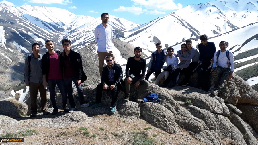 صعود دانشجو معلمان به ارتفاعات الوند و زیارت قبور شهدای گمنام دشت میشان به مناسبت گرامیداشت هفته سراهای دانشجویی
