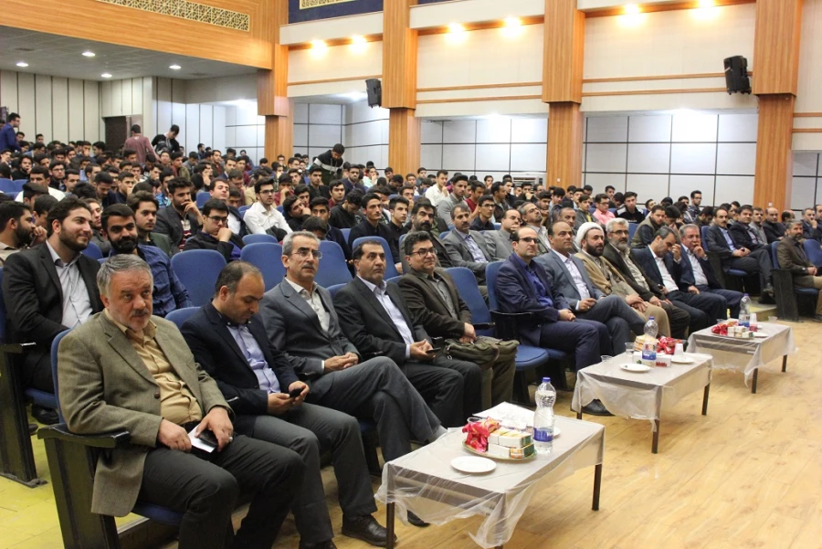 دکتر داریوش رحمانیان در مراسم بزرگداشت مقام معلم در دانشگاه فرهنگیان همدان:
معلمی وقتی با عشق همراه شود آفرینندگی به دنبال خواهد داشت