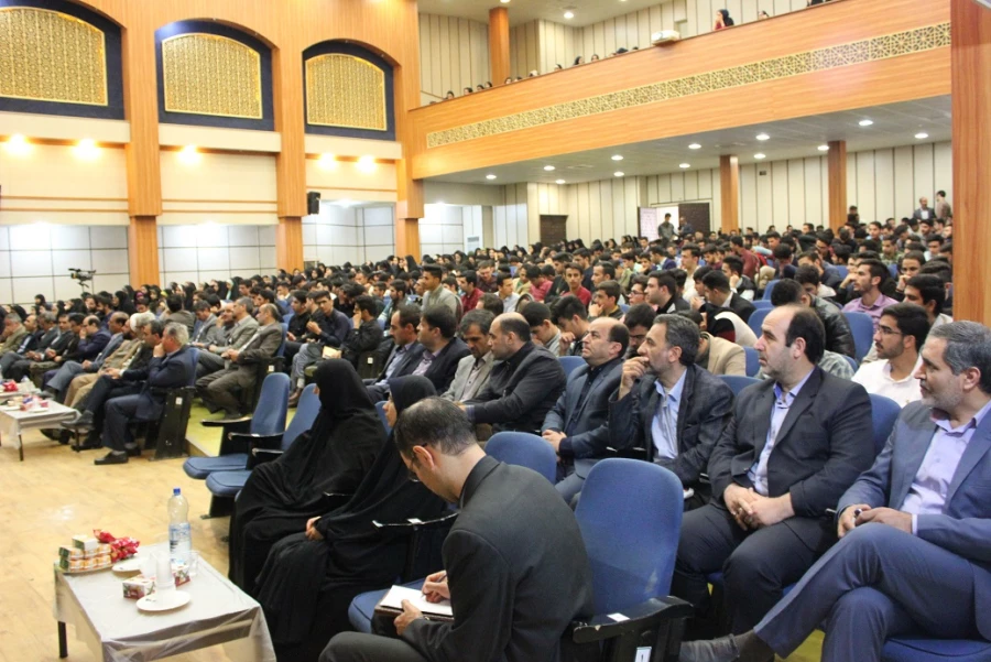 دکتر داریوش رحمانیان در مراسم بزرگداشت مقام معلم در دانشگاه فرهنگیان همدان:
معلمی وقتی با عشق همراه شود آفرینندگی به دنبال خواهد داشت