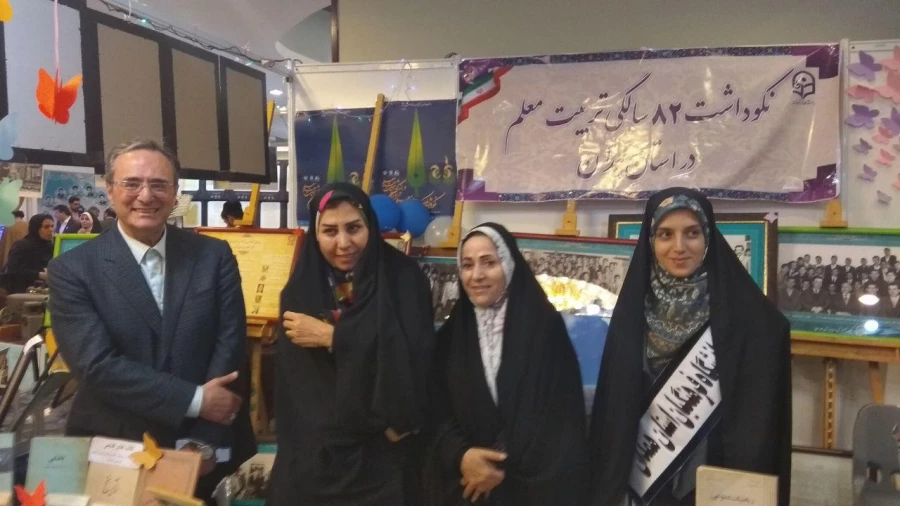 غرفه افتخارات و دستاوردهای هشتاد ساله ی دانشگاه فرهنگیان همدان در همایش نکوداشت یکصد سالگی با استقبال بازدیدکنندگان روبرو شد