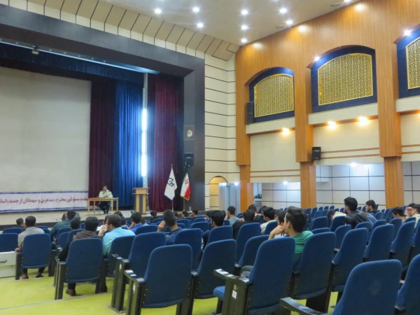 نشست « فضای مجازی،فرصت ها و تهدیدها» با حضور سروان نقوی کارشناس پلیس فتا در پردیس شهید مقصودی همدان برگزار شد