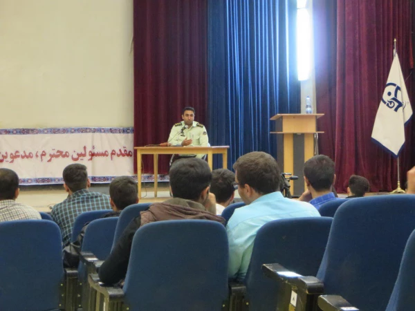 نشست « فضای مجازی،فرصت ها و تهدیدها» با حضور سروان نقوی کارشناس پلیس فتا در پردیس شهید مقصودی همدان برگزار شد