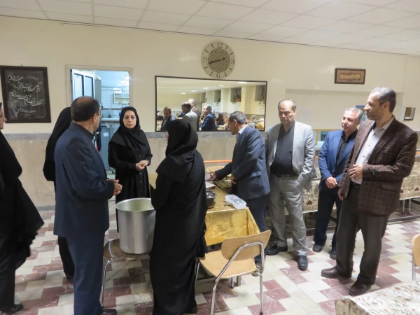 حضور سرپرست مدیریت استان و صرف افطاری ساده در کنار دانشجو معلمان پردیس شهید باهنر همدان