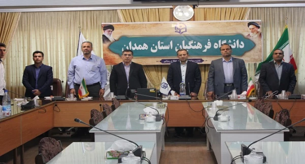 دکتر طاهری نیا معاون پژوهشی و فناوری دانشگاه فرهنگیان در جمع دبیران کانون ها، تشکل ها و انجمن های علمی پردیس های استان همدان مطرح کرد:
برنامه های پژوهشی برای دانشجو معلمان در شش حوزه تدوین و برنامه ریزی شده است