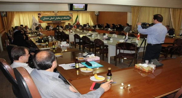 جلسه هم اندیشی و تبادل نظر اعضای هیات علمی دانشگاه فرهنگیان همدان با دکتر طاهری نیا معاون پژوهش و فناوری دانشگاه فرهنگیان کشور برگزار شد