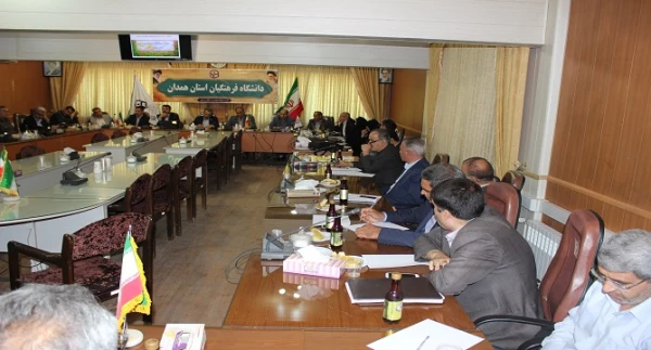 جلسه هم اندیشی و تبادل نظر اعضای هیات علمی دانشگاه فرهنگیان همدان با دکتر طاهری نیا معاون پژوهش و فناوری دانشگاه فرهنگیان کشور برگزار شد