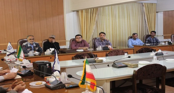 نیروهای بخش خدمات از شریف ترین کارکنان دانشگاه هستند و زحمات زیادی را متقبل می شوند  4