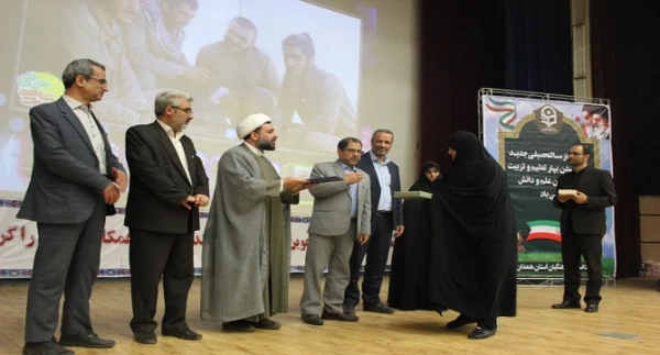 آیین رسمی آغاز سالتحصیلی جدید در دانشگاه فرهنگیان همدان برگزار شد

 2