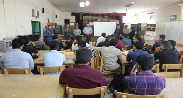 کافه کتاب و کارگاه آموزشی آشنایی با سامانه ی کتابخانه، پایگاه های اطلاعاتی فارسی و سامانه گلستان با تدریس متخصصان  2