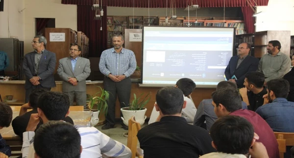 کافه کتاب و کارگاه آموزشی آشنایی با سامانه ی کتابخانه، پایگاه های اطلاعاتی فارسی و سامانه گلستان با تدریس متخصصان  3