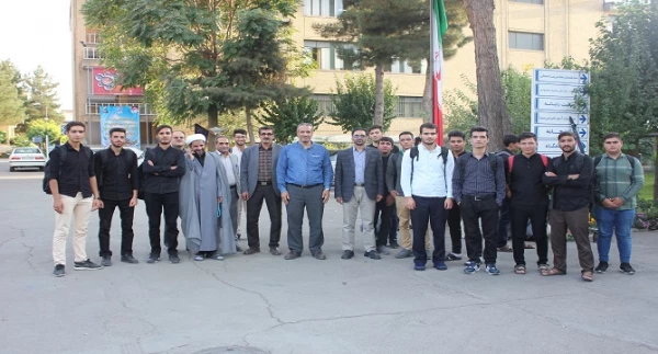 بدرقه ی کاروان زیارتی دانشجو معلمان پردیس شهید مقصودی همدان با فریاد لبیک یا حسین (ع) 2