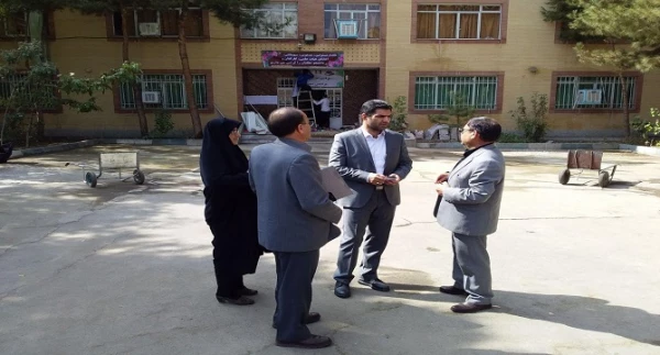 بنده یک معلم زاده هستم و همیشه برای این کسوت ارادت و احترام خاصی قائلم و در حد توان آماده ی خدمتگزاری ام  4