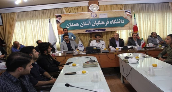 همایش ادبی با حضور اعضای هیات علمی و دانشجو معلمان پردیس های دانشگاه فرهنگیان استان همدان

 2