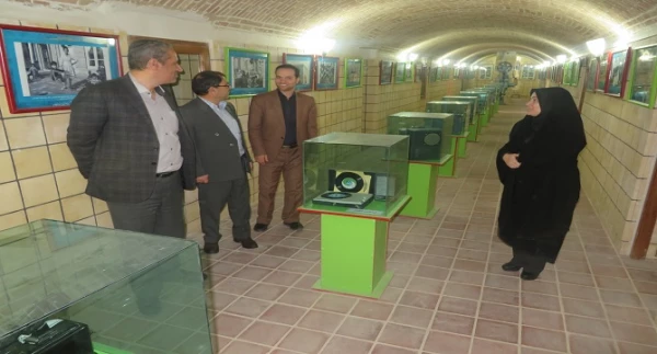 بازدید دکتر علی نجفی سرپرست مدیریت امور پردیس های استان از موزه ی اسناد و گنجینه ی آموزش و پرورش 4