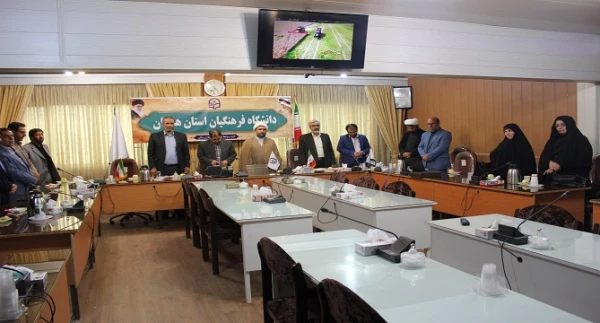 استادان گروه معارف علاوه بر مسئولیت مهم آموزشی، نقش بی بدیل فرهنگی را نیز عهده دارند 3