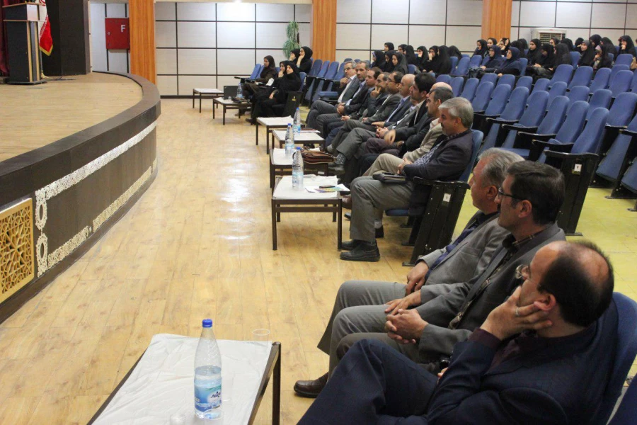 واکاوی اندیشه های این شاعر معاصر در همایشی تخصصی، با حضور اعضای هیات علمی و دانشجو معلمان دانشگاه فرهنگیان همدان  5